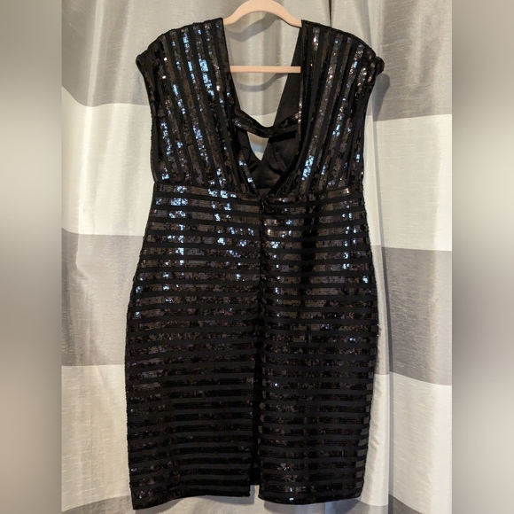 Nicole Miller Stripped Sequined Midi Dress. Size: 14 - Picture 3 of 8